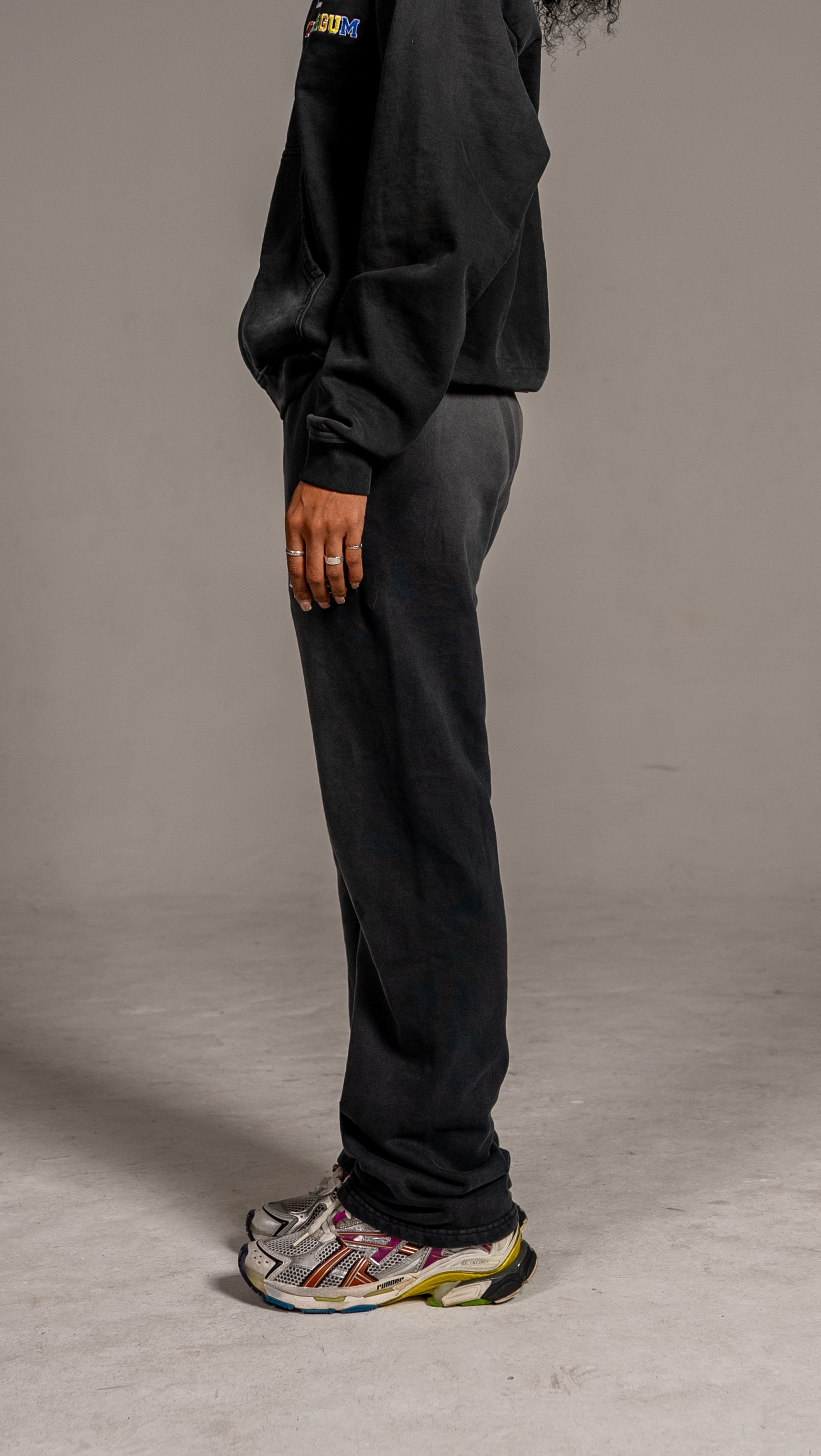 4WINNER LOGO SWEATS - CHARCOAL