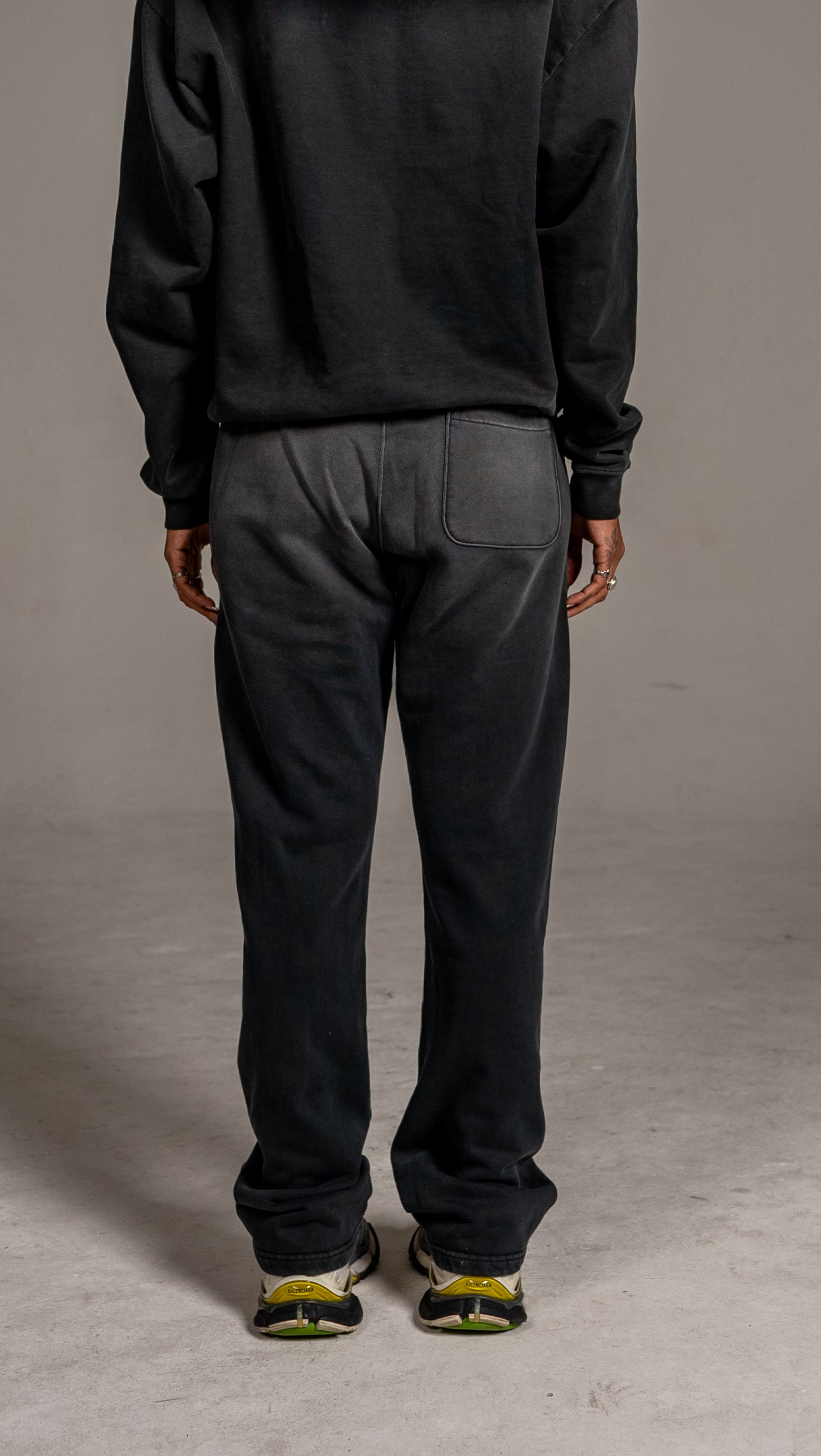 4WINNER LOGO SWEATS - CHARCOAL