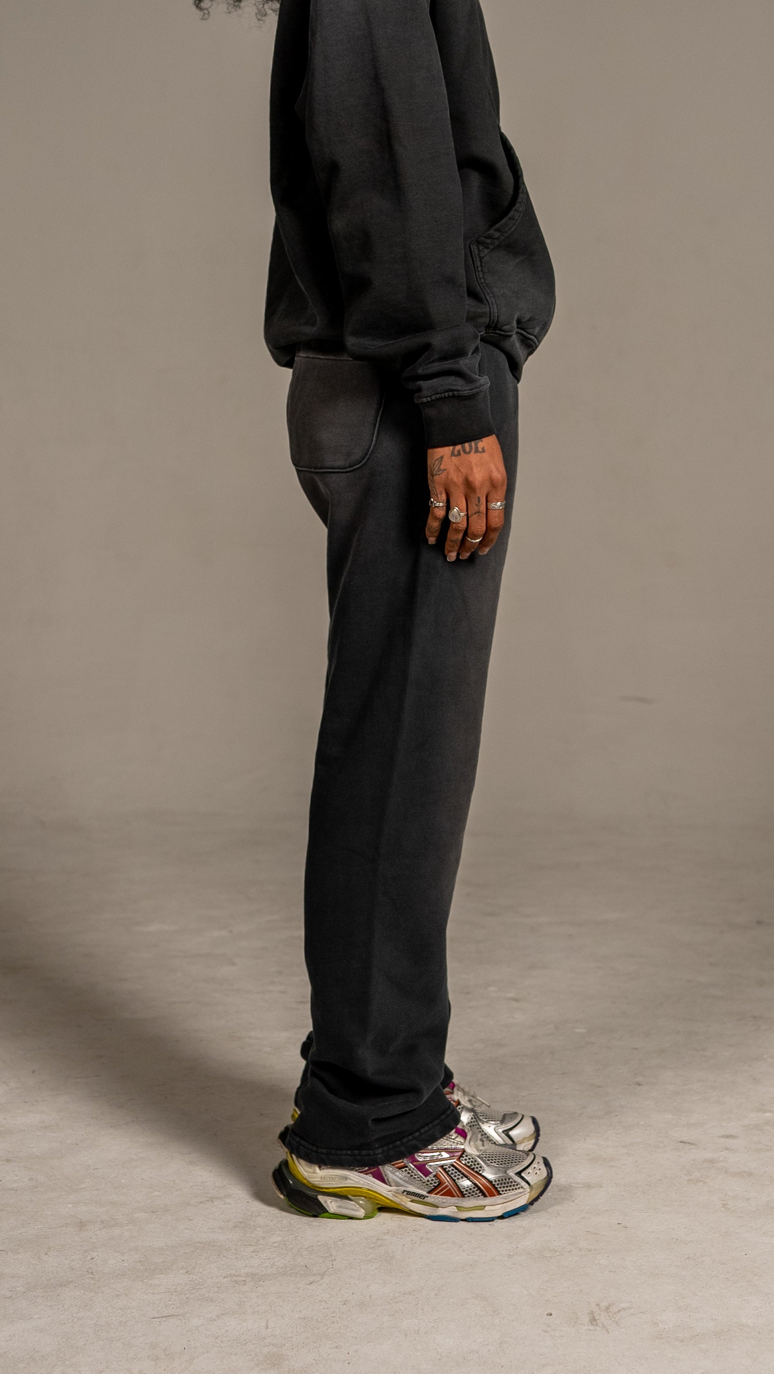 4WINNER LOGO SWEATS - CHARCOAL