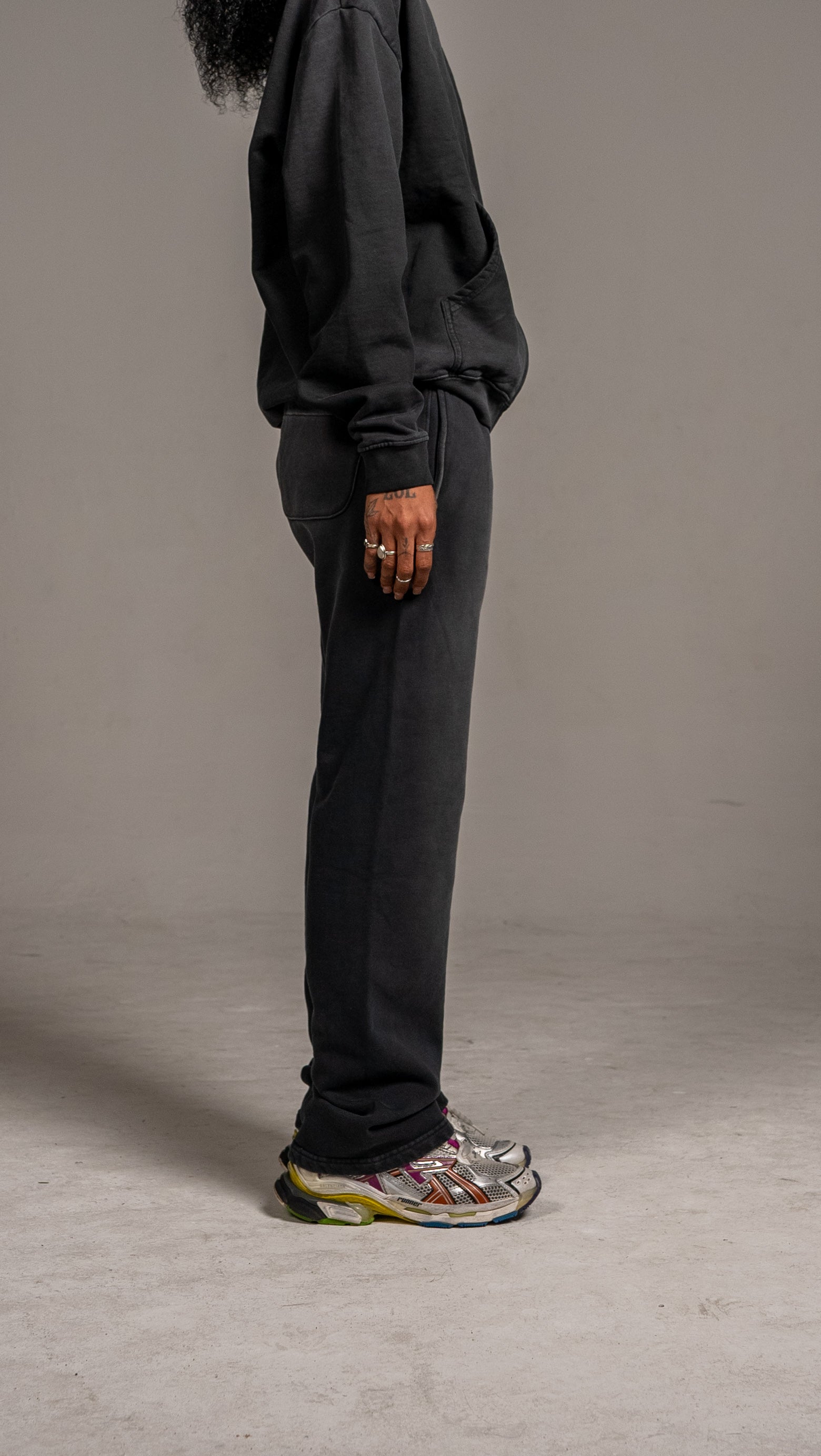 4WINNER LOGO SWEATS - CHARCOAL