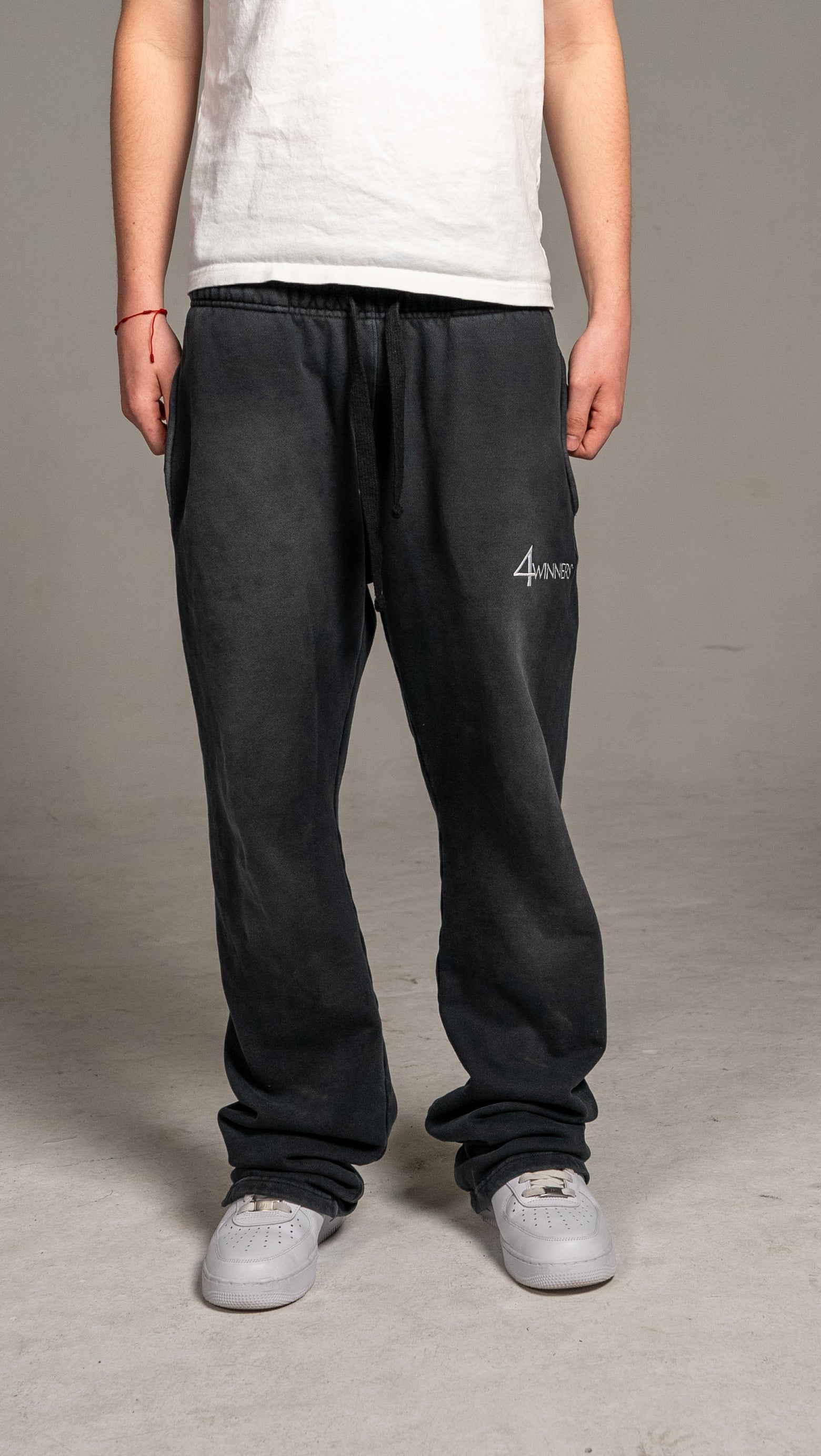 4WINNER LOGO SWEATS - CHARCOAL