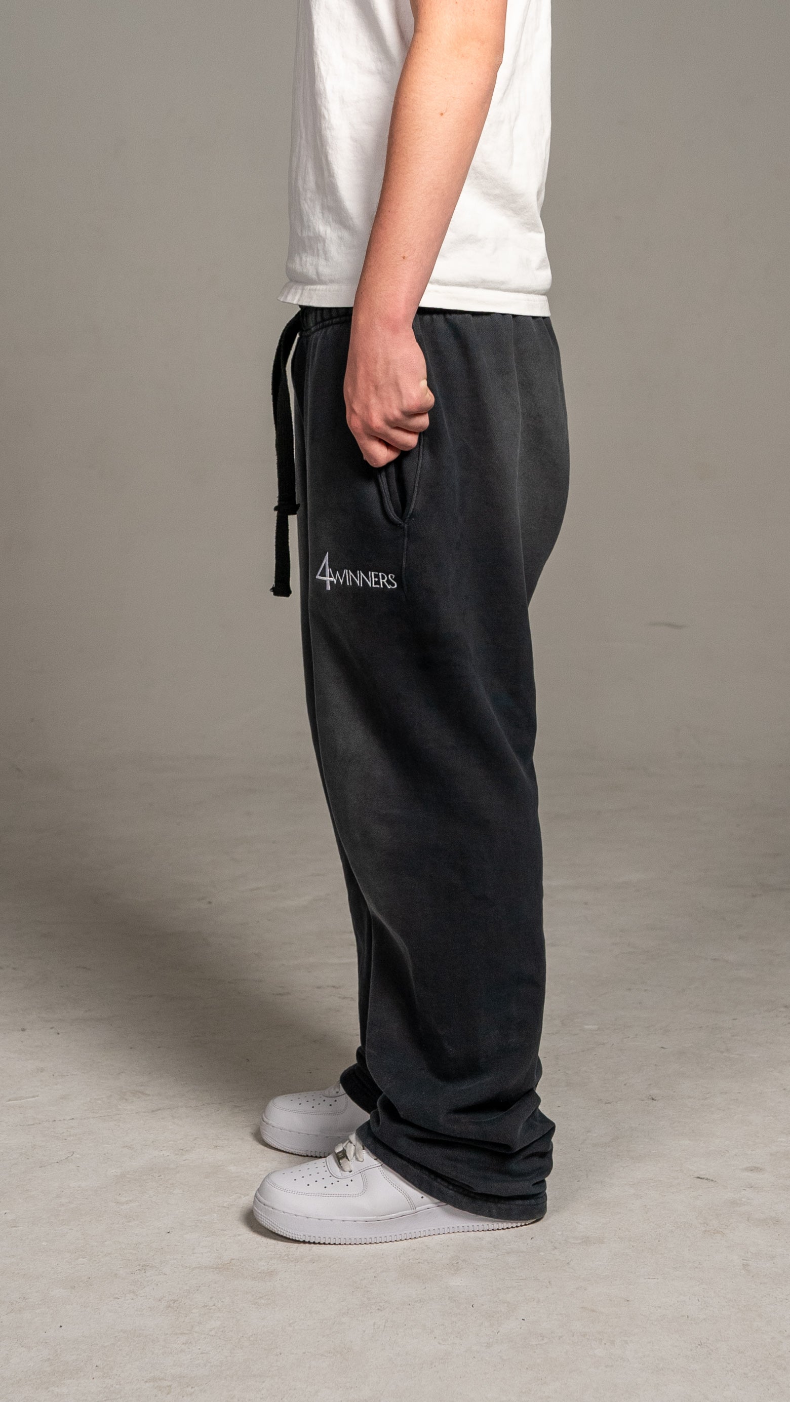 4WINNER LOGO SWEATS - CHARCOAL