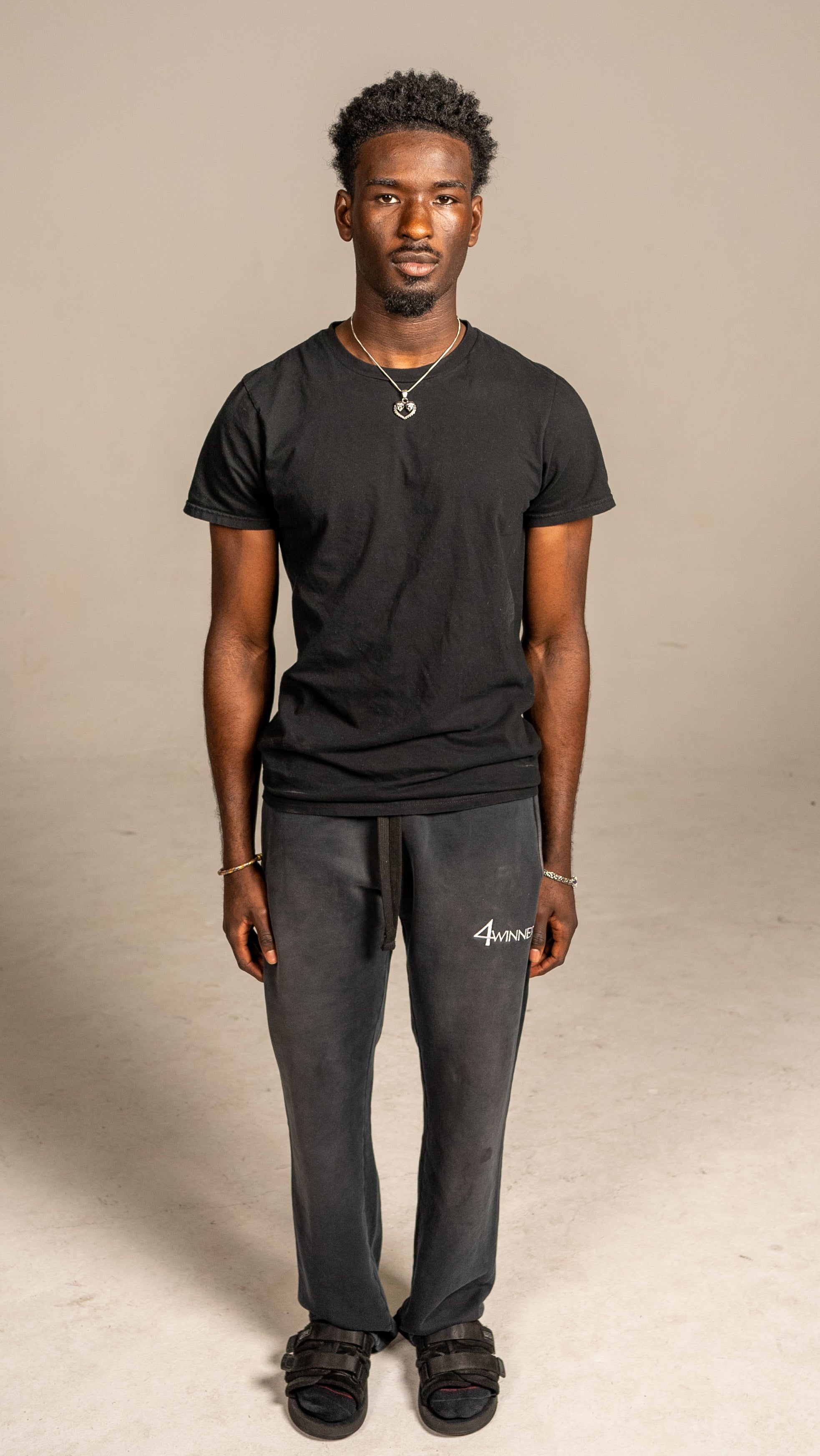 4WINNER LOGO SWEATS - CHARCOAL