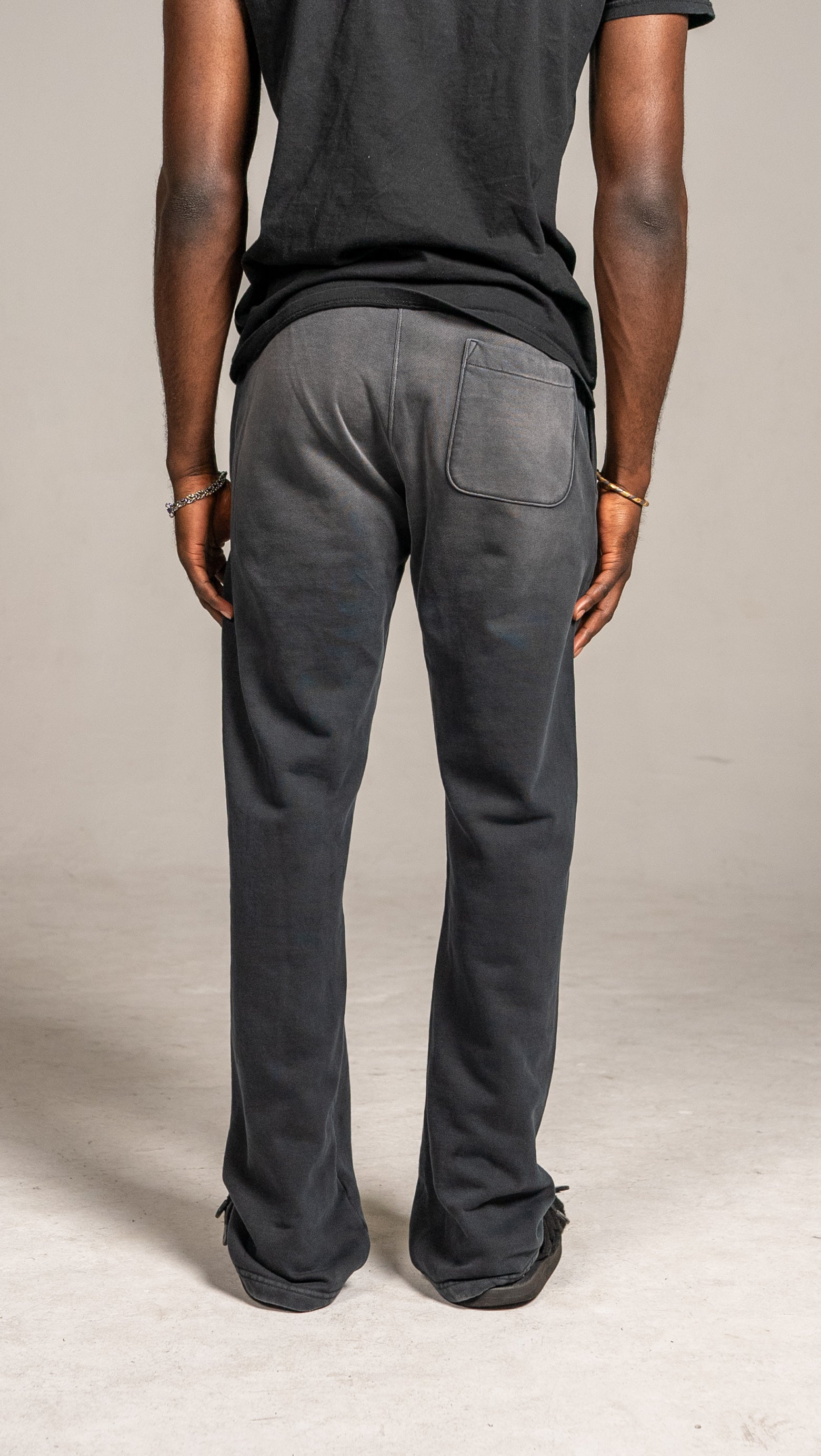 4WINNER LOGO SWEATS - CHARCOAL