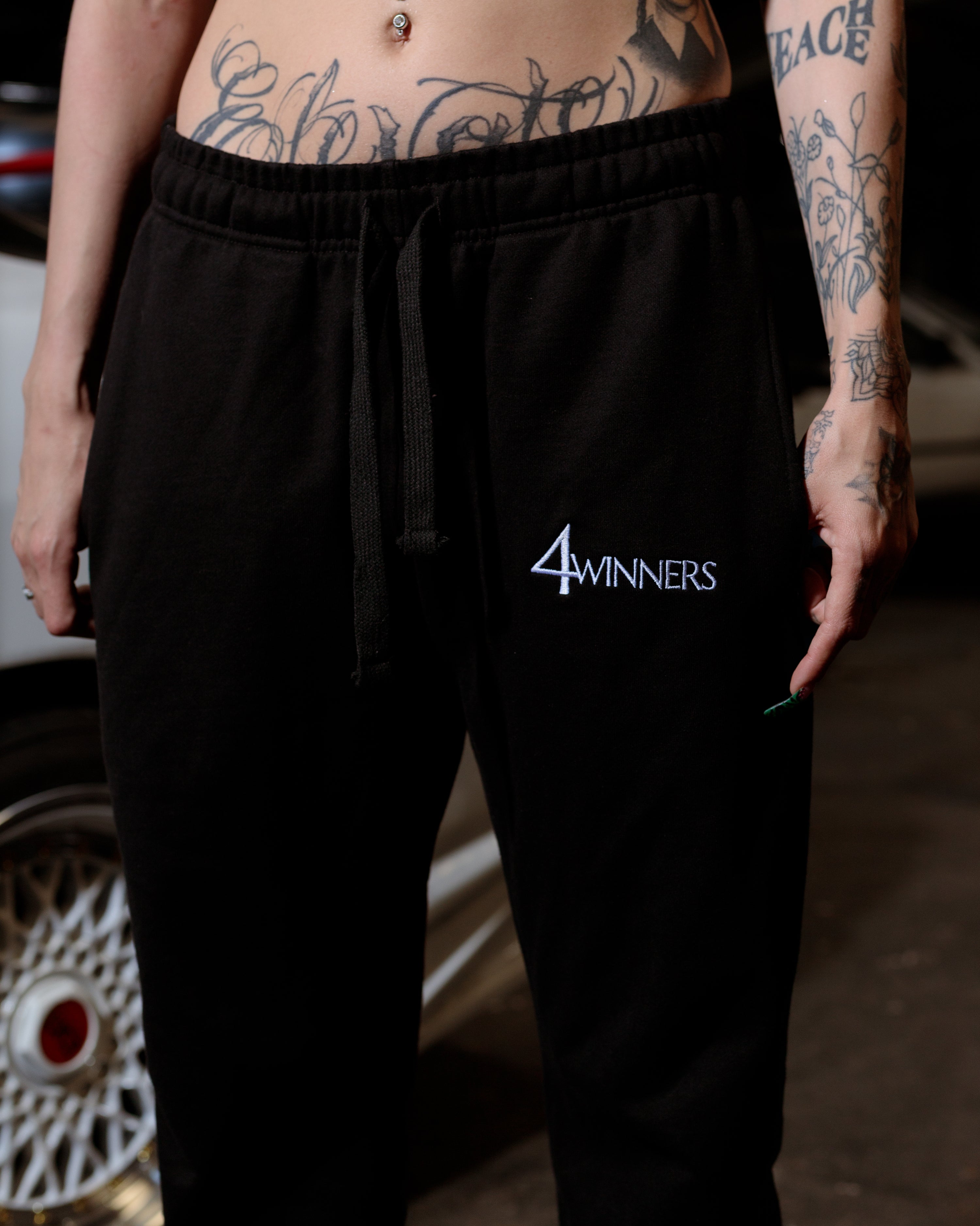 4WINNER LOGO SWEATS - BLACK