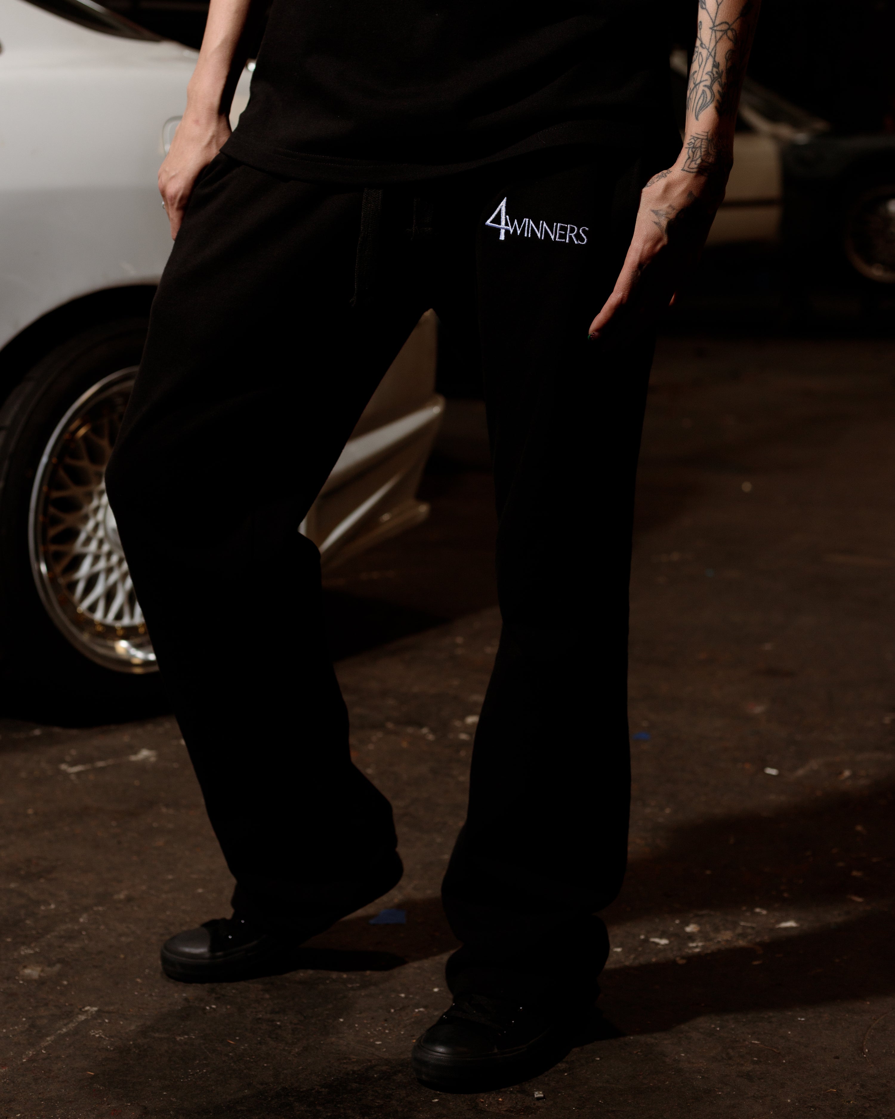 4WINNER LOGO SWEATS - BLACK